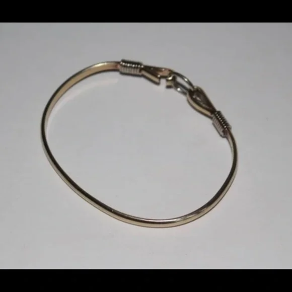 SOLD🔥🔥🔥10.2 g 14Kt, solid domed wire bangle bracelet measuring - Picture 3 of 6